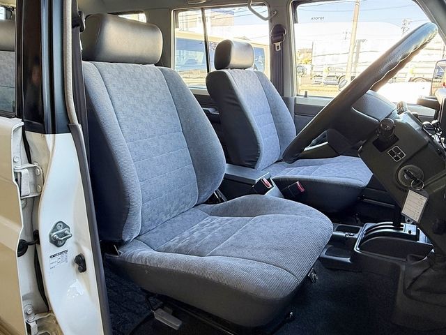 TOYOTA LANDCRUISER VAN 2002 Image 31