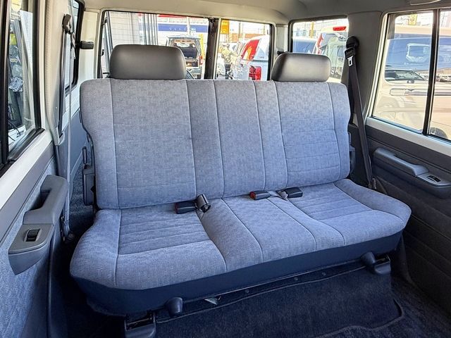 TOYOTA LANDCRUISER VAN 2002 Image 31