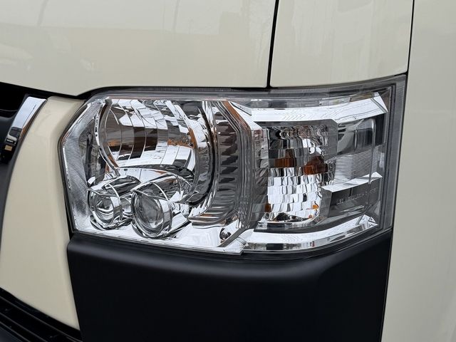 TOYOTA HIACE VAN 2WD 2023 Image 31