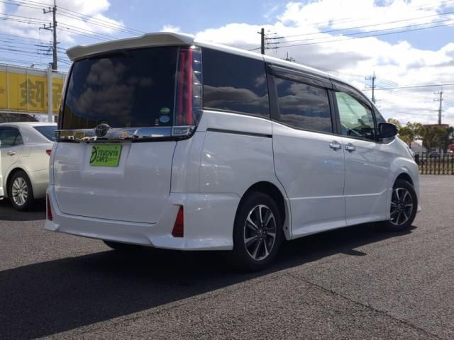 TOYOTA NOAH 2017 Image 31