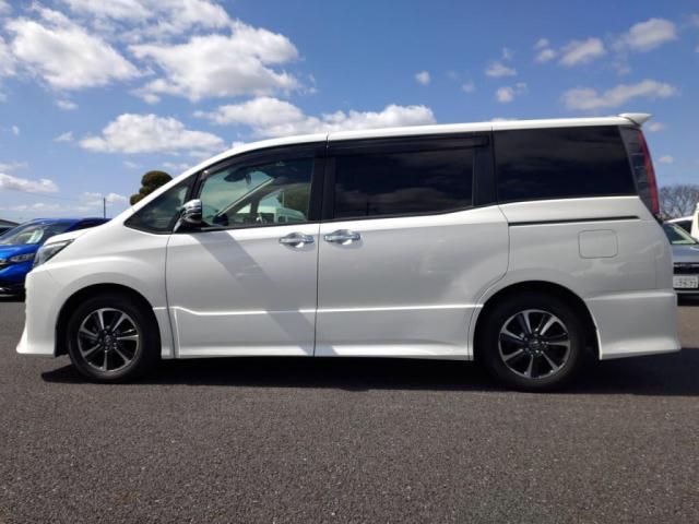 TOYOTA NOAH 2017 Image 31