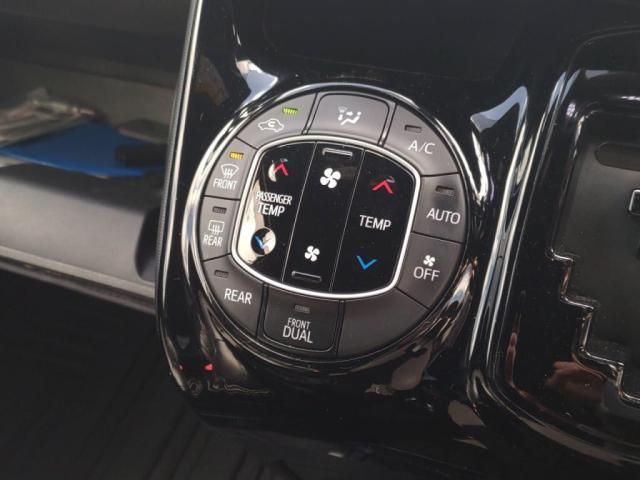 TOYOTA NOAH 2017 Image 31