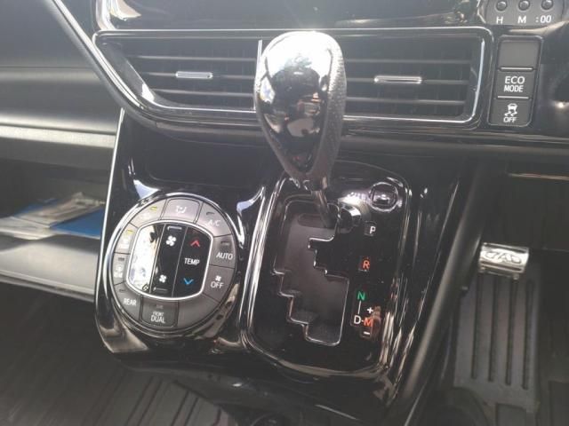 TOYOTA NOAH 2017 Image 31