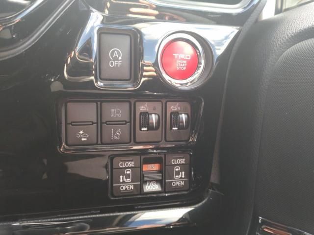 TOYOTA NOAH 2017 Image 31