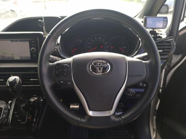 TOYOTA NOAH 2017 Image 31