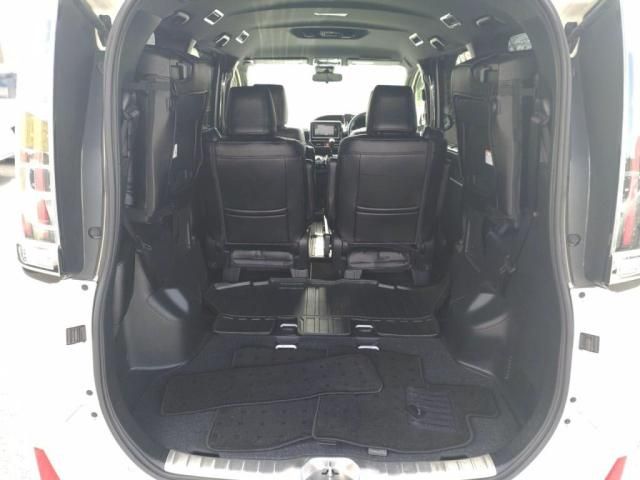 TOYOTA NOAH 2017 Image 31