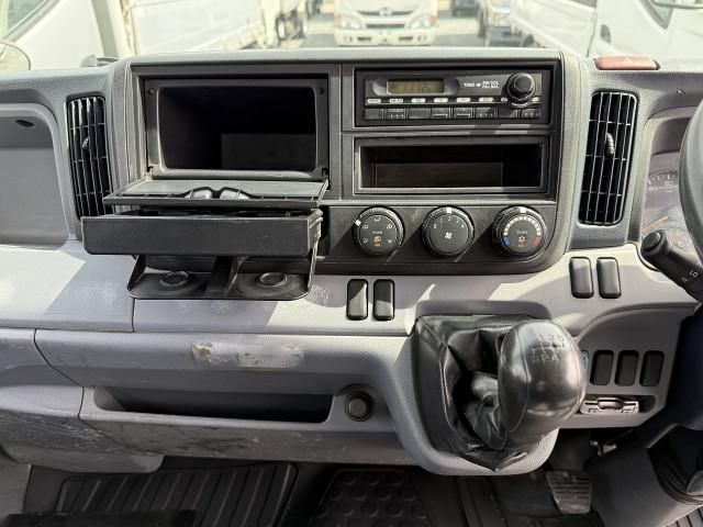 MITSUBISHI CANTER 2013 Image 31