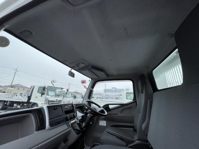 MITSUBISHI CANTER 2018 Image 31