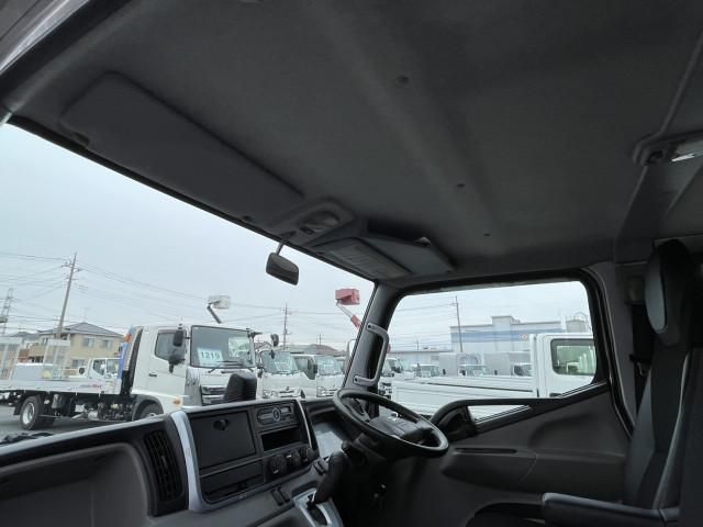 MITSUBISHI CANTER 2018 Image 31