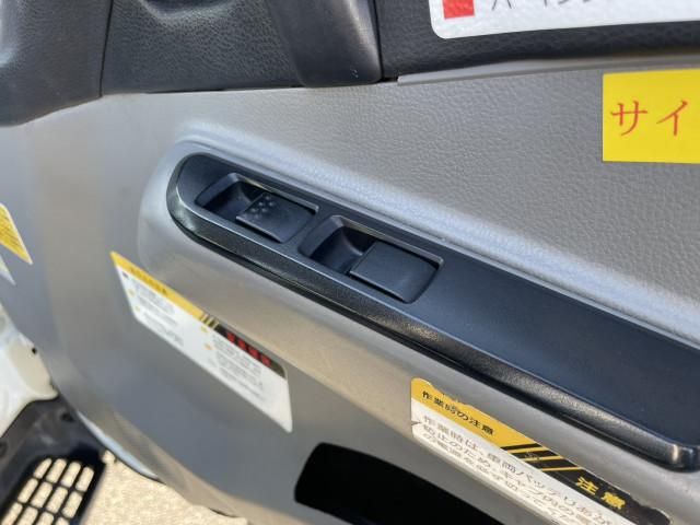 MITSUBISHI CANTER 2017 Image 31