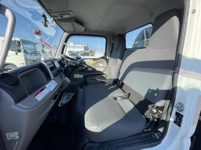 MITSUBISHI CANTER 2017 Image 31