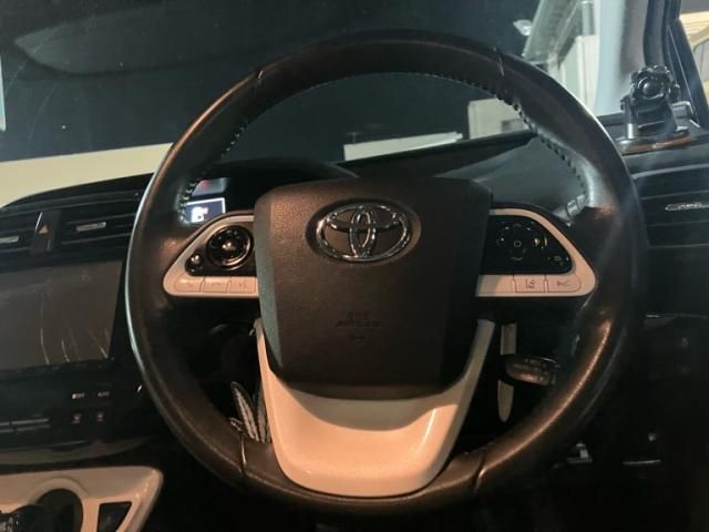 TOYOTA PRIUS 2017 Image 31