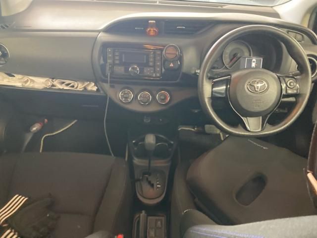 TOYOTA VITZ 2017 Image 31