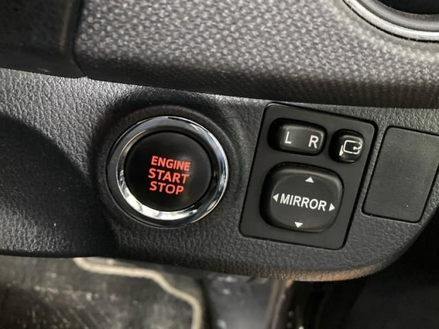 TOYOTA VITZ 2017 Image 31