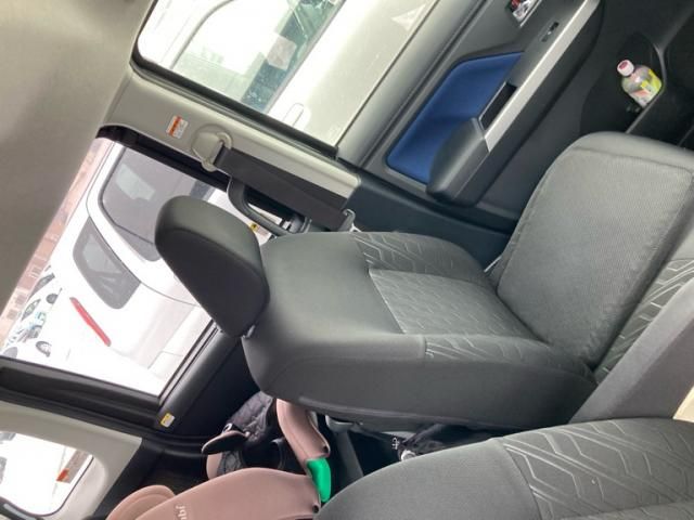 TOYOTA TANK 4WD 2017 Image 31