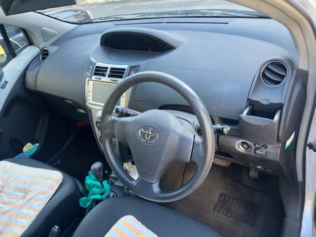 TOYOTA VITZ 2009 Image 31