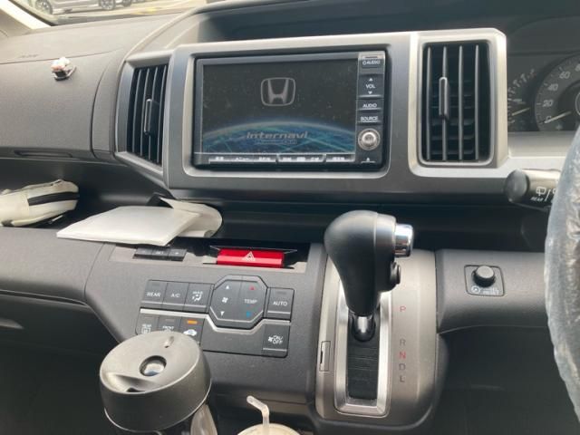 HONDA STEPWAGON 2012 Image 31