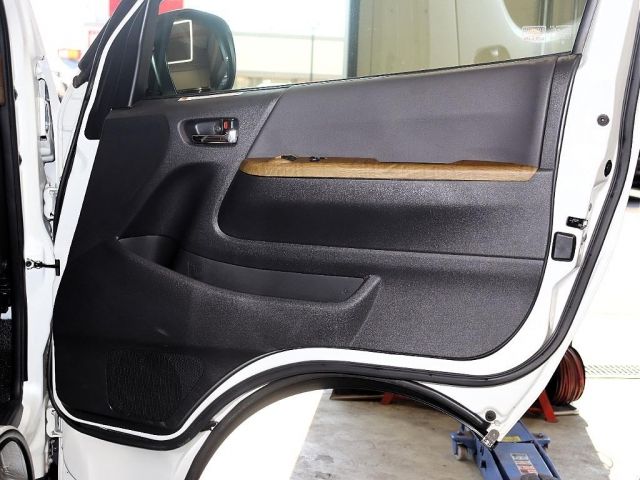 TOYOTA HIACE VAN 4WD 2019 Image 31