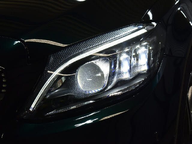 MERCEDES BENZ C CLAS 2018 Image 31