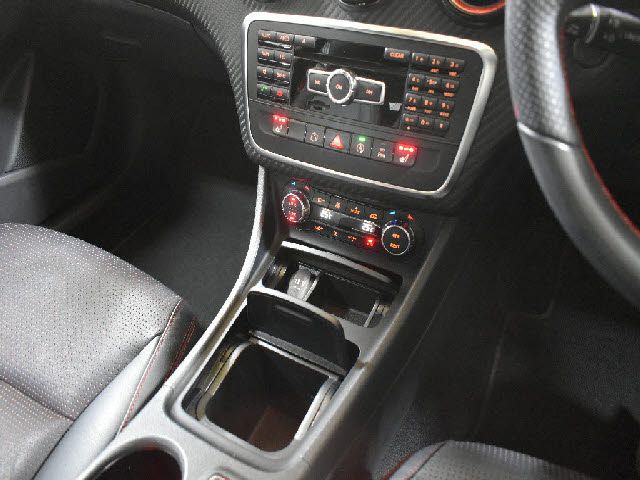 MERCEDES BENZ A CLAS 2015 Image 31