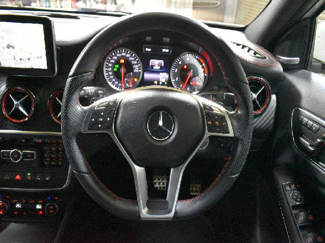 MERCEDES BENZ A CLAS 2015 Image 31