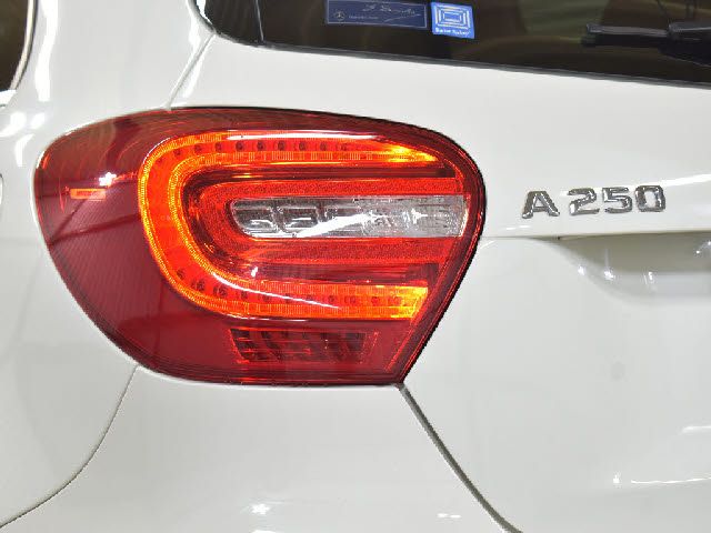 MERCEDES BENZ A CLAS 2015 Image 31