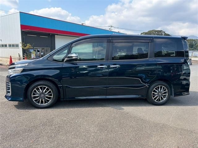 TOYOTA VOXY 2015 Image 31