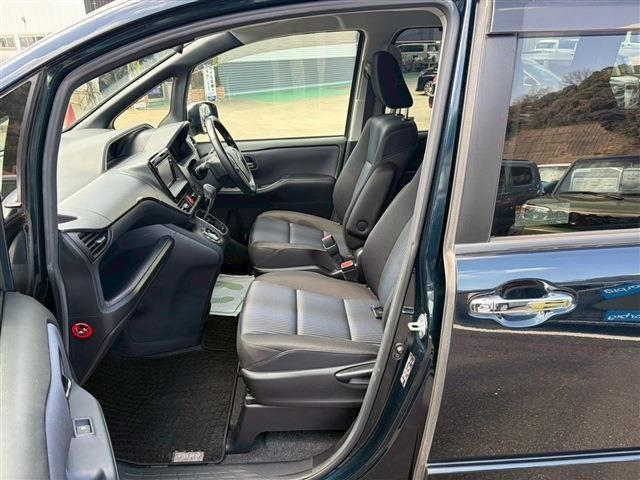 TOYOTA VOXY 2015 Image 31