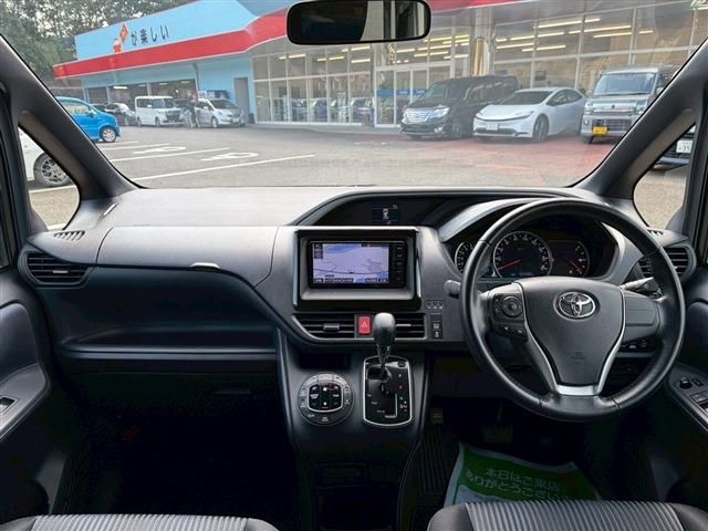 TOYOTA VOXY 2015 Image 31