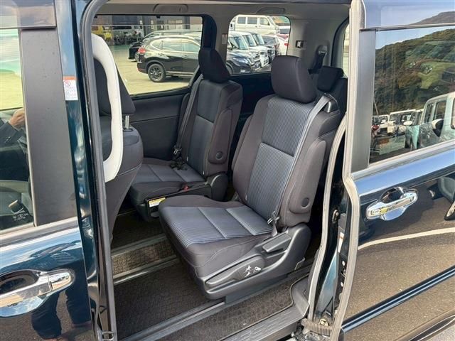 TOYOTA VOXY 2015 Image 31