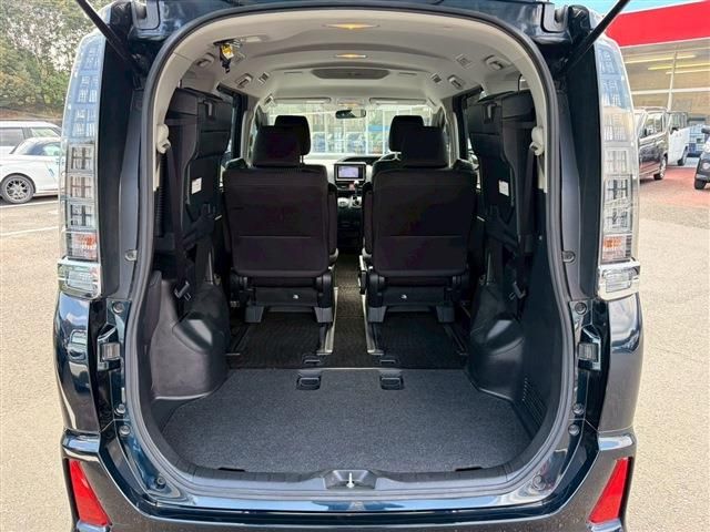 TOYOTA VOXY 2015 Image 31