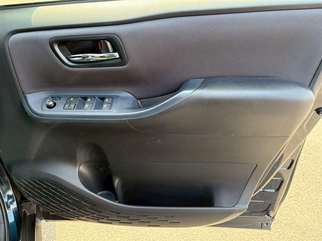 TOYOTA VOXY 2015 Image 31