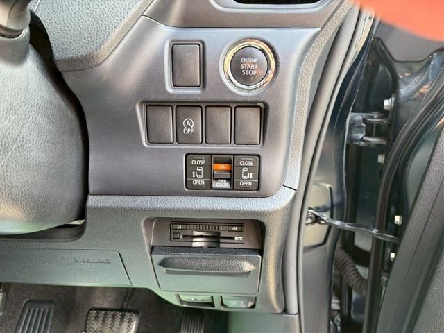 TOYOTA VOXY 2015 Image 31