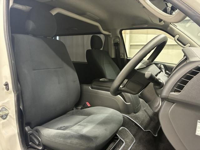 TOYOTA HIACE VAN 4WD 2015 Image 31