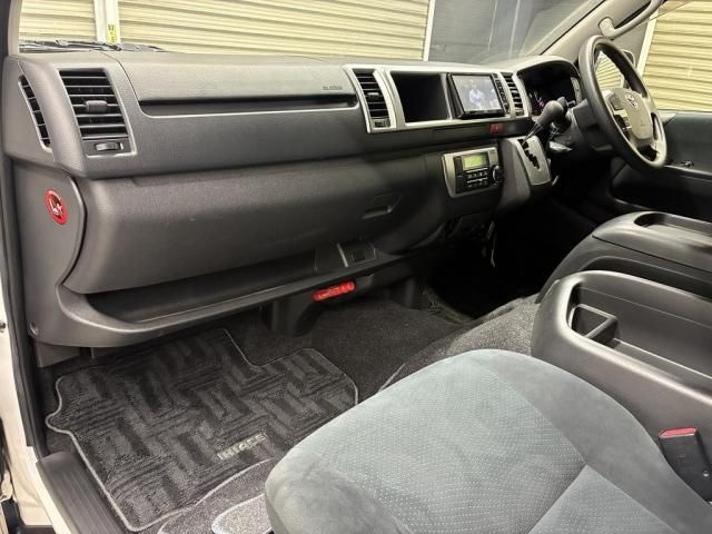 TOYOTA HIACE VAN 4WD 2015 Image 31