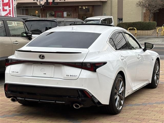 TOYOTA LEXUS IS300H 2021 Image 31
