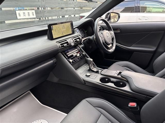 TOYOTA LEXUS IS300H 2021 Image 31