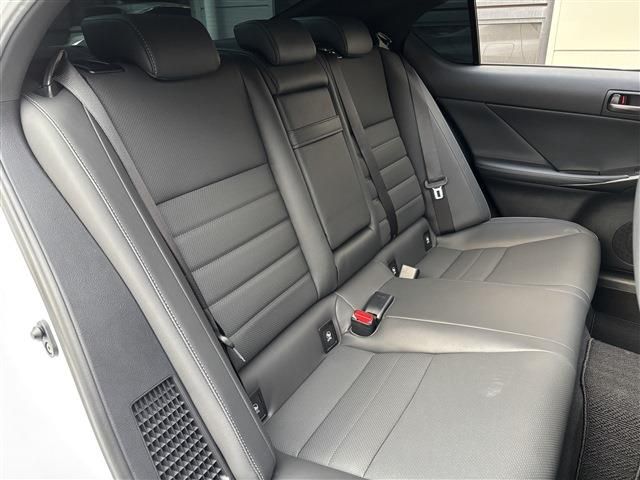 TOYOTA LEXUS IS300H 2021 Image 31