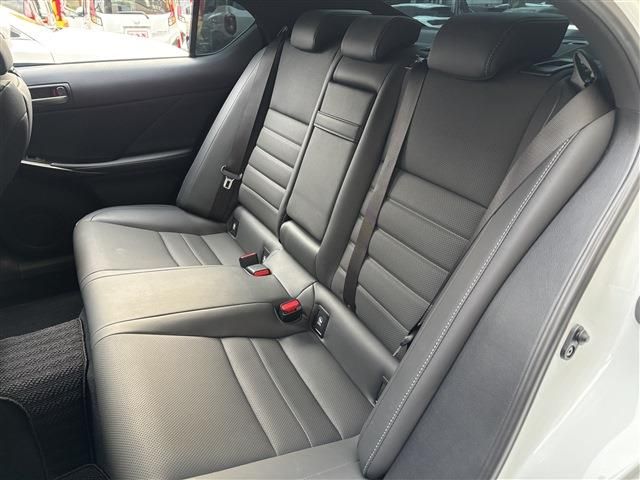 TOYOTA LEXUS IS300H 2021 Image 31