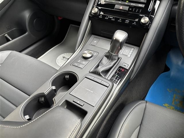 TOYOTA LEXUS IS300H 2021 Image 31