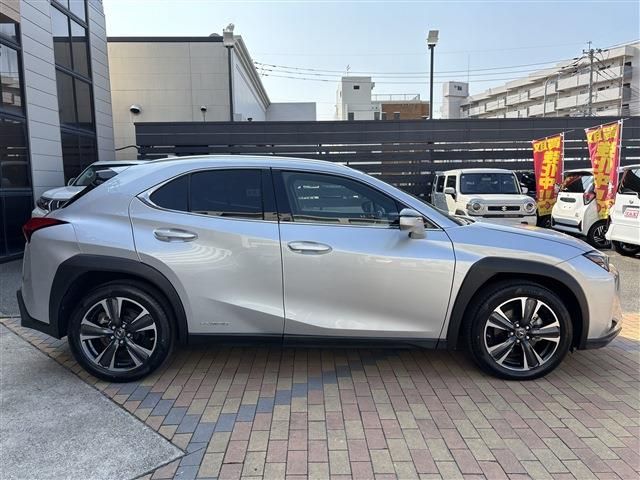 TOYOTA LEXUS UX250H 2019 Image 31
