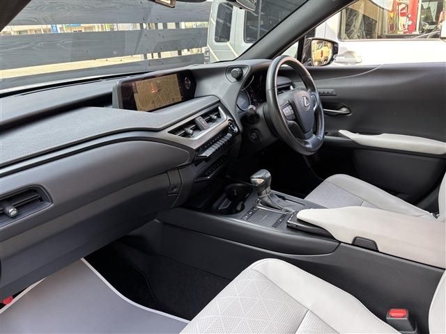 TOYOTA LEXUS UX250H 2019 Image 31