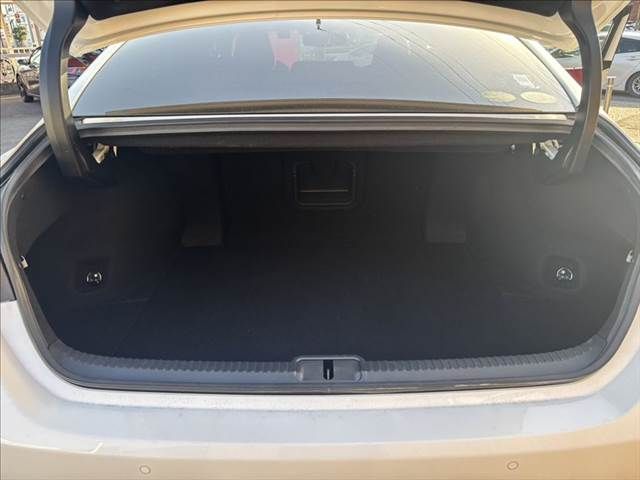 TOYOTA LEXUS ES300H 2019 Image 31