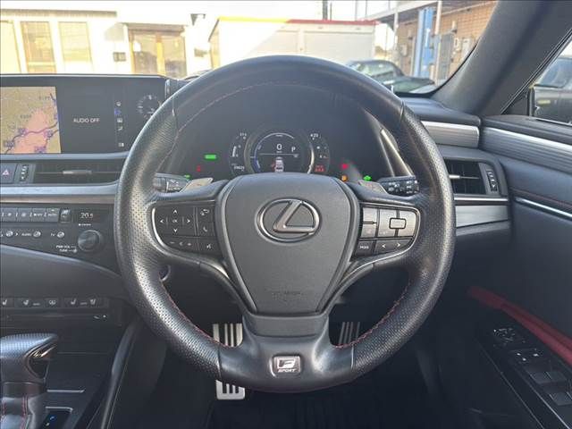 TOYOTA LEXUS ES300H 2019 Image 31