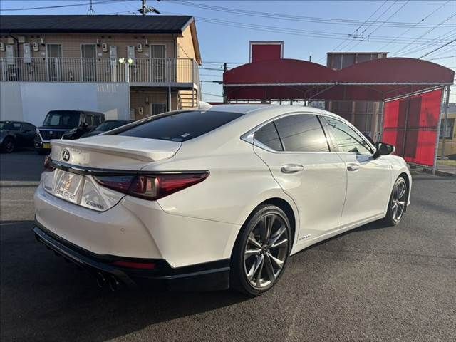 TOYOTA LEXUS ES300H 2019 Image 31