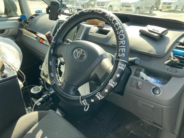 TOYOTA NOAH 2007 Image 31