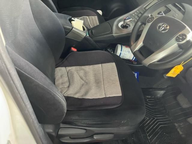 TOYOTA PRIUS 2013 Image 31