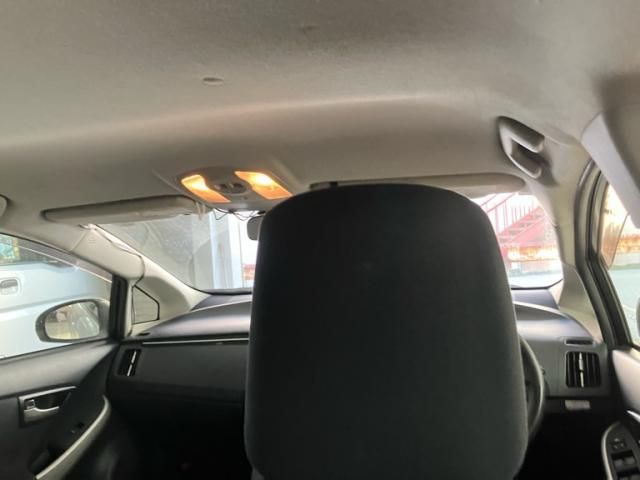TOYOTA PRIUS 2013 Image 31