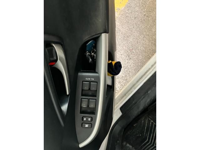 TOYOTA PRIUS 2013 Image 31