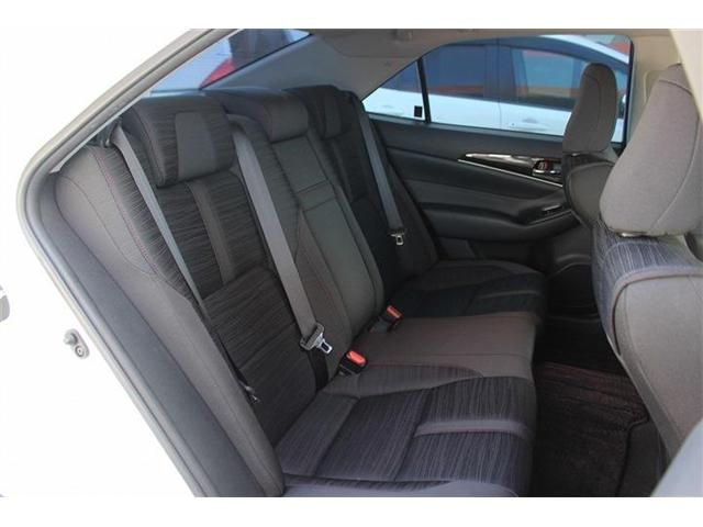 TOYOTA CROWN SEDAN 2017 Image 31